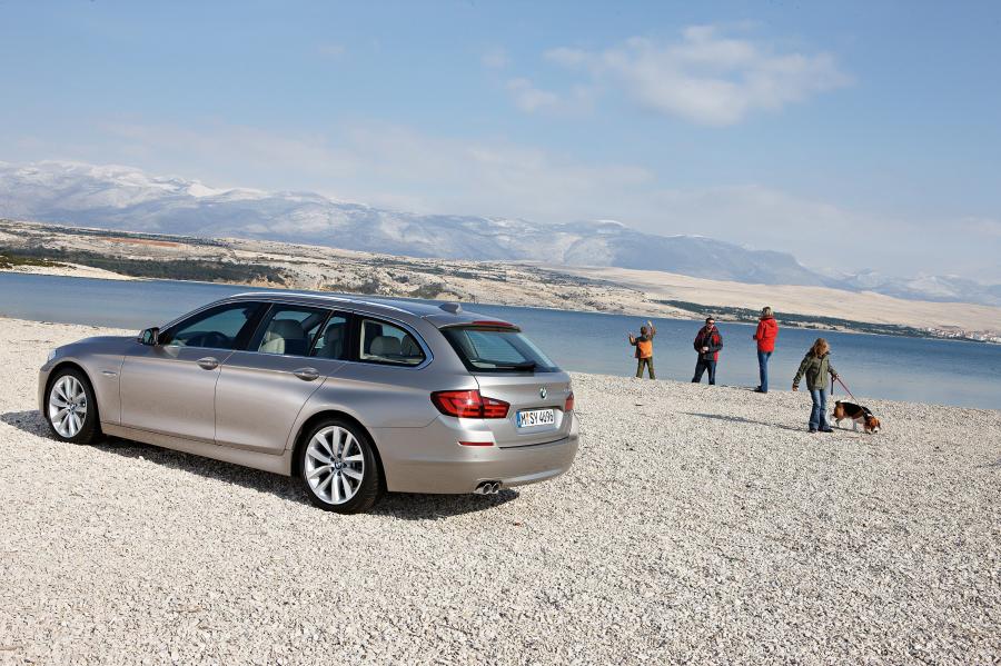  BMW 5-Series Touring 2011 года  (фото 40 из 59)